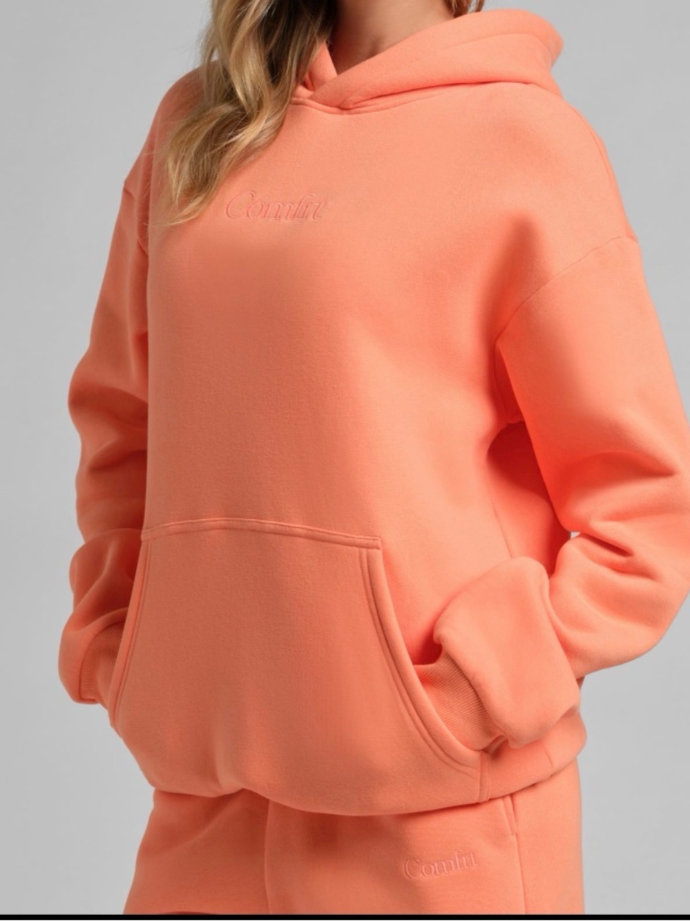 Womenโs Peach Cozy Pullover Hoodie with Kangaroo Pocket